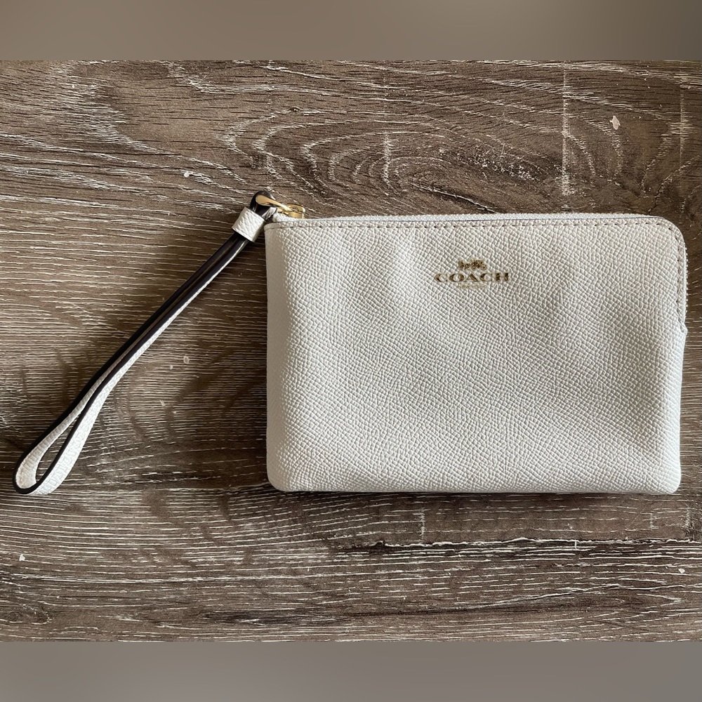 Coach Crossgrain Leather Corner Zip Wristlet Wallet